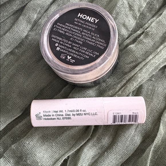 Saint Luxe Translucent Powder and m2u Mascara bundle - Picture 2 of 3